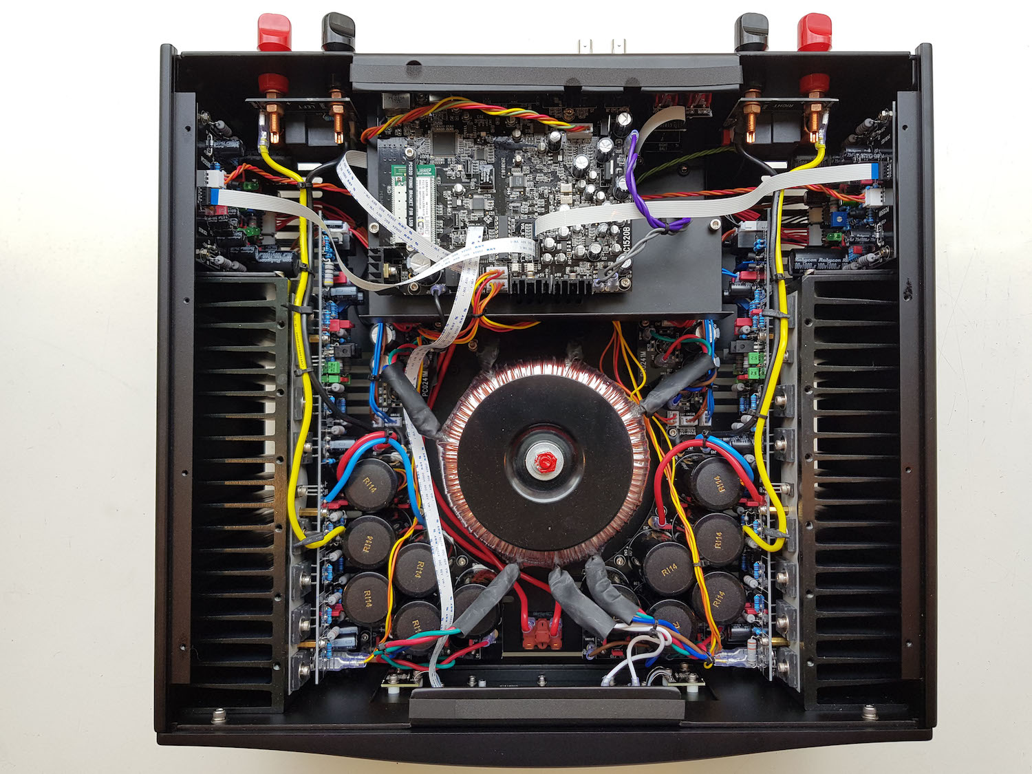 ampli Hegel H590 trong