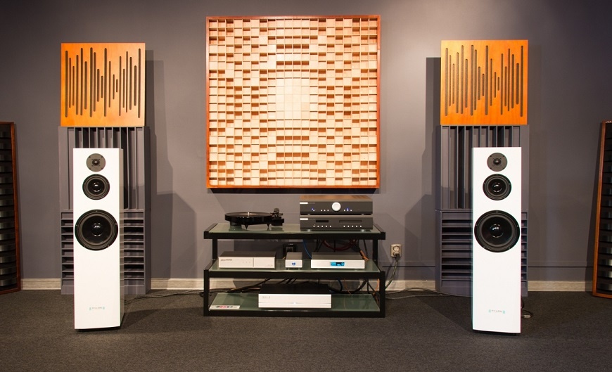 loa Pylon Audio Sapphire 31 chat